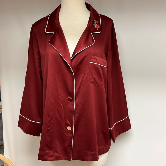 Bed to brunch roses embroidered top - Picture 3 of 13